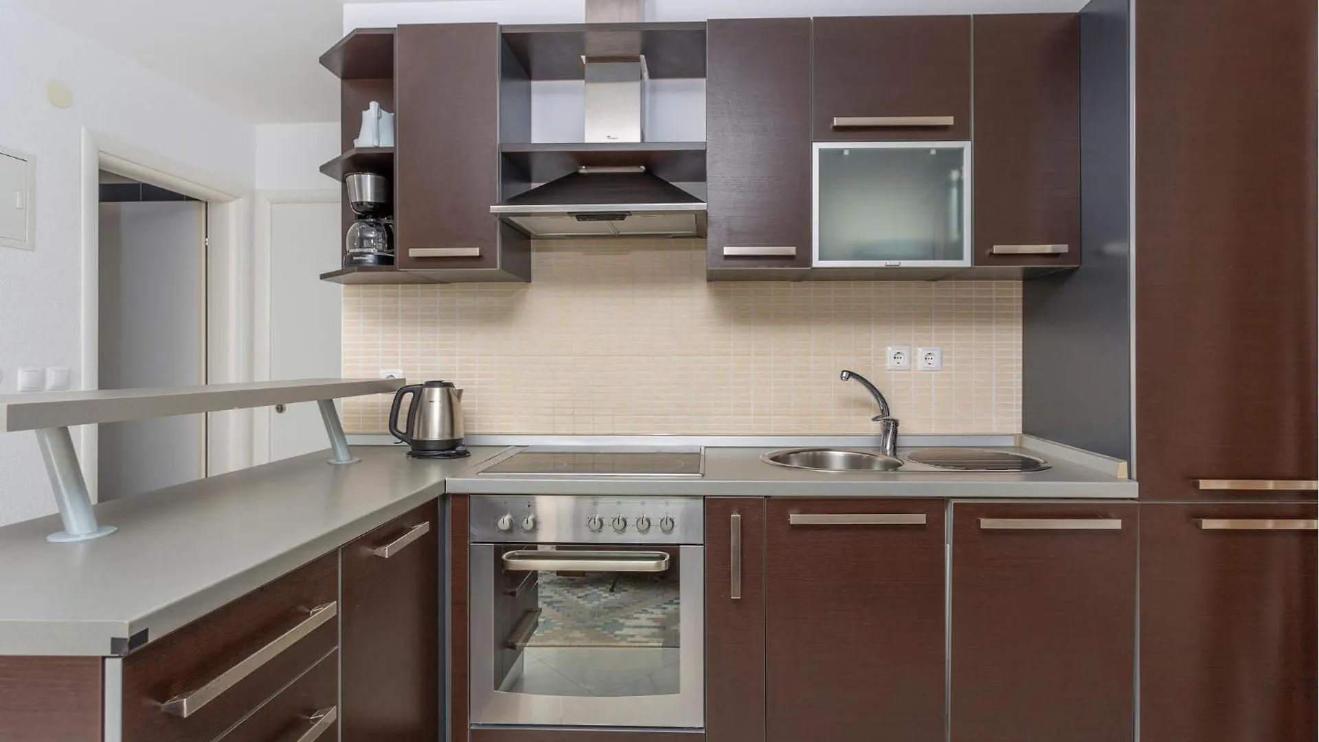 Stunning Apartment In Icici With Kitchen 0*,